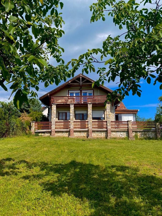 Viztuekoer Apartman Тихани Екстериор снимка