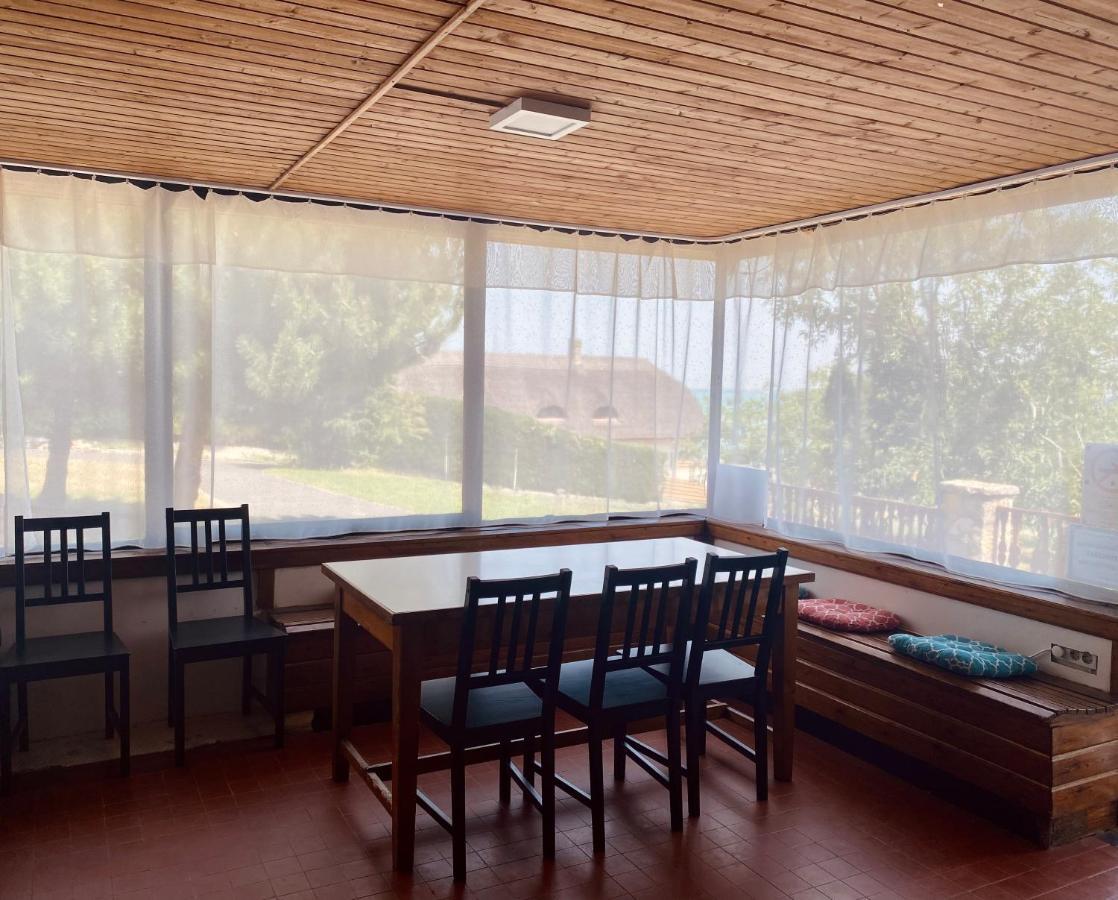Viztuekoer Apartman Тихани Екстериор снимка
