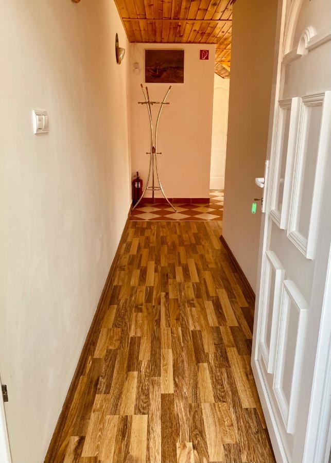 Viztuekoer Apartman Тихани Екстериор снимка