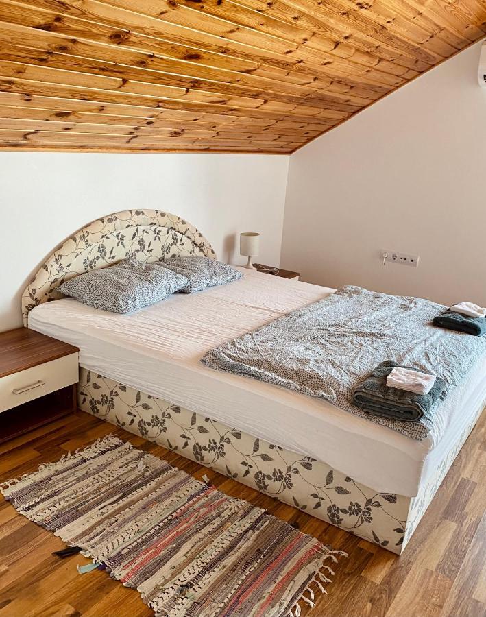 Viztuekoer Apartman Тихани Екстериор снимка
